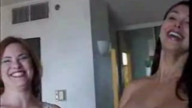 ყოფილი სპორტული ვინტაჟი მამაკაცი პორნო ვარსკვლავი ვარსკვლავები სპორტული shit მხრივ, ყელის ქალა